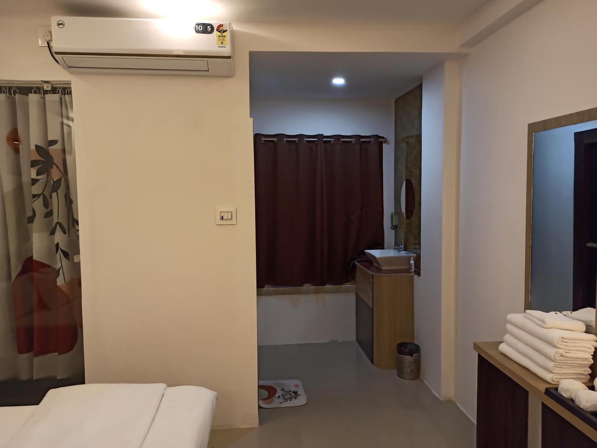 Gods County Hotels & Resorts Tarapith Exterior photo