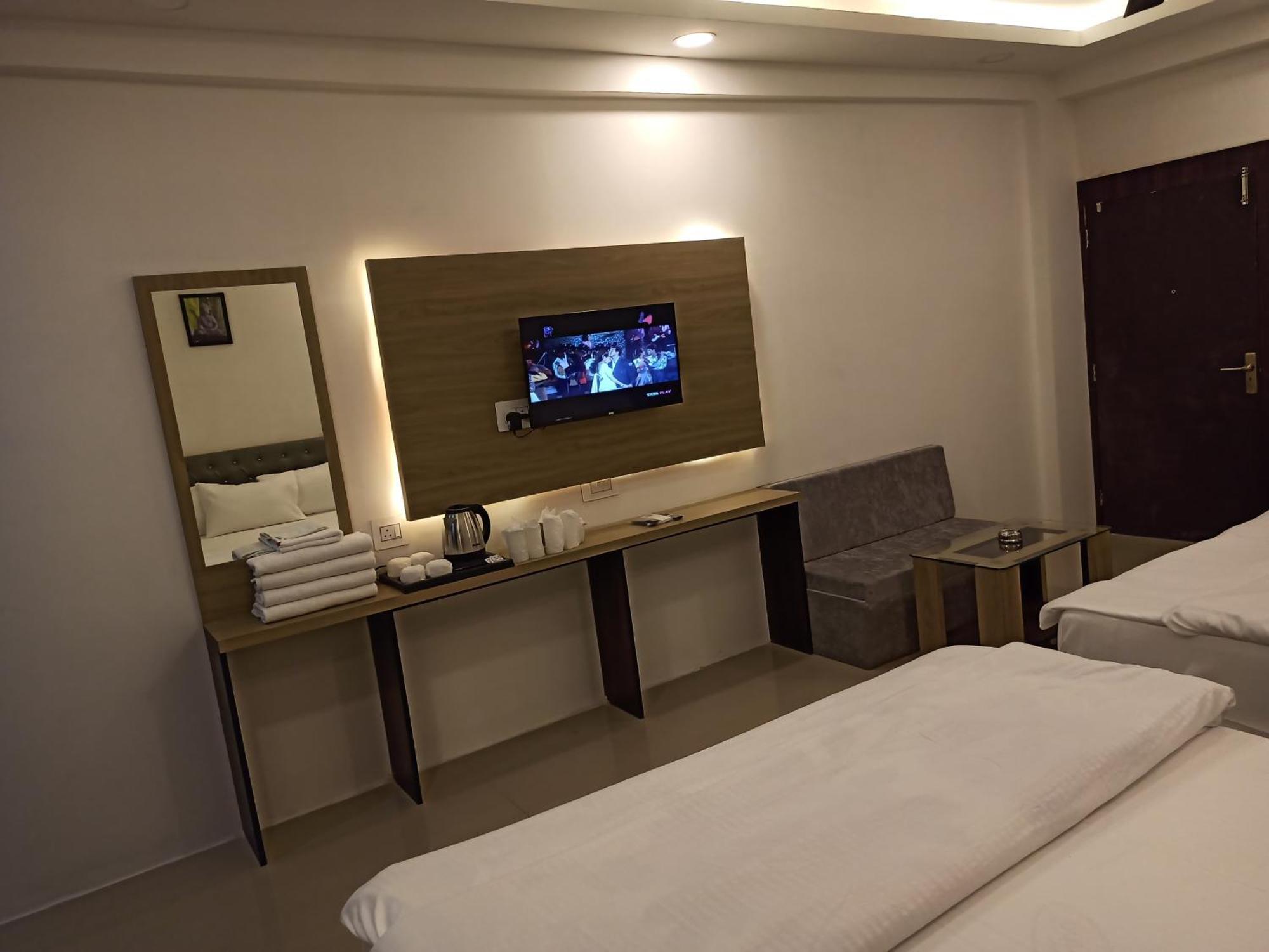 Gods County Hotels & Resorts Tarapith Exterior photo