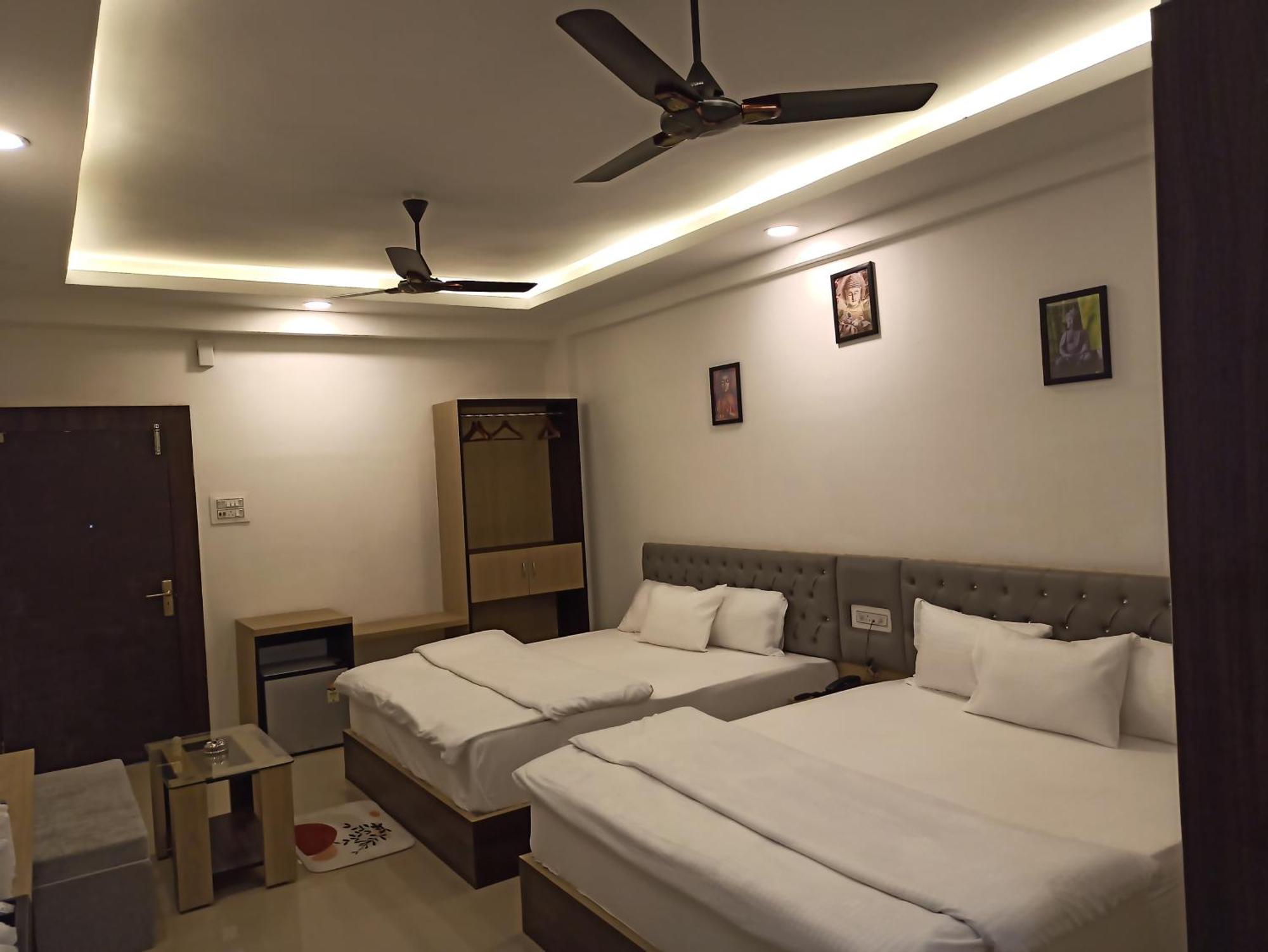 Gods County Hotels & Resorts Tarapith Exterior photo