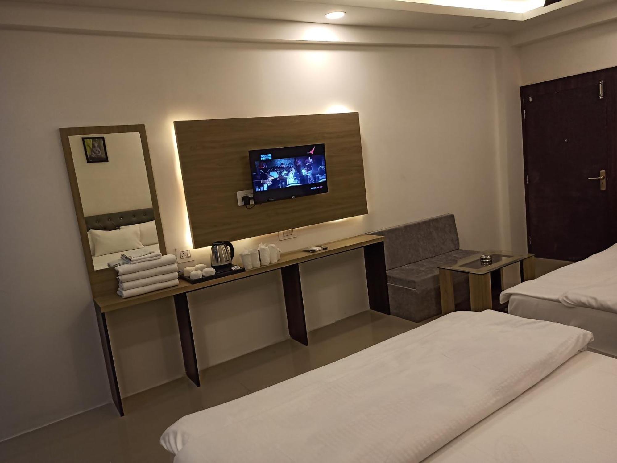 Gods County Hotels & Resorts Tarapith Exterior photo