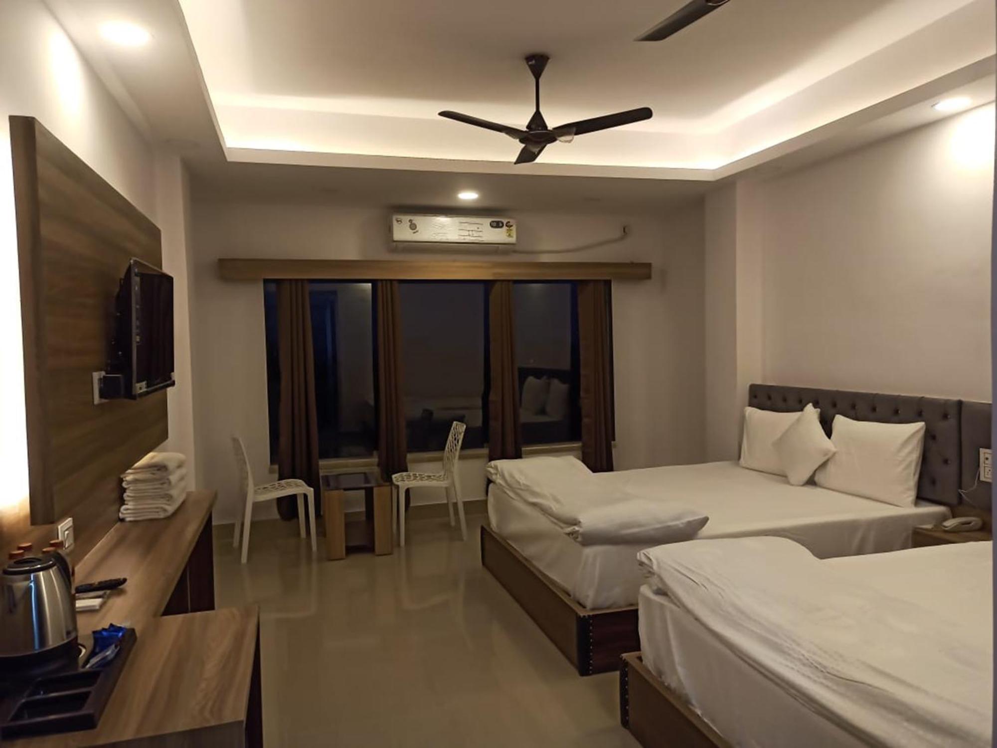 Gods County Hotels & Resorts Tarapith Exterior photo
