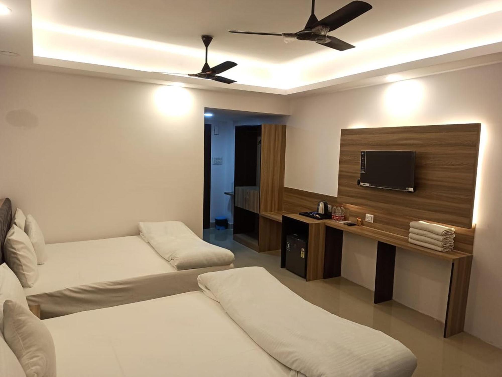 Gods County Hotels & Resorts Tarapith Exterior photo